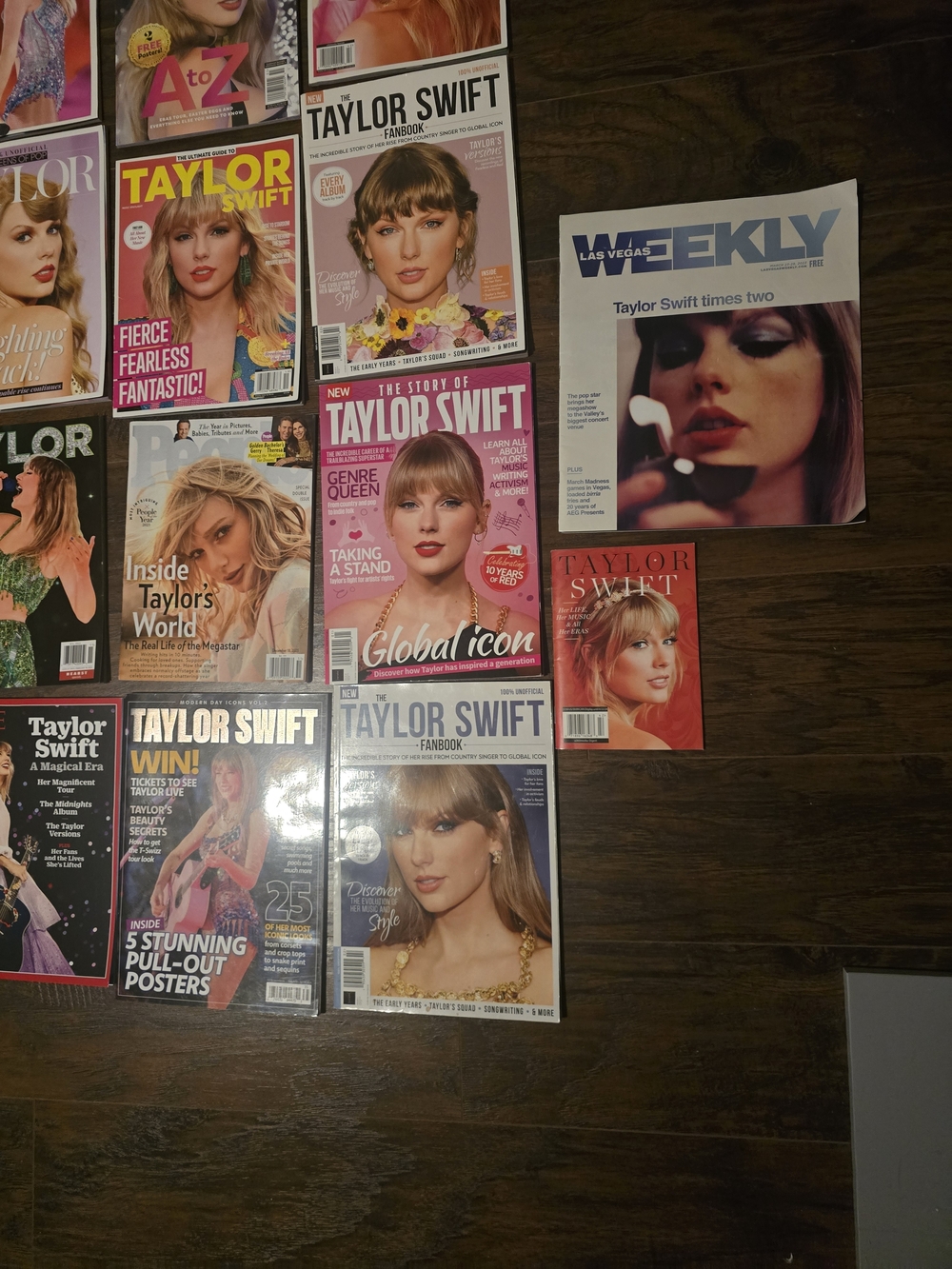 Taylor Swift | HUGE Magazine Collection 5 (18) - Picture 3 of 5